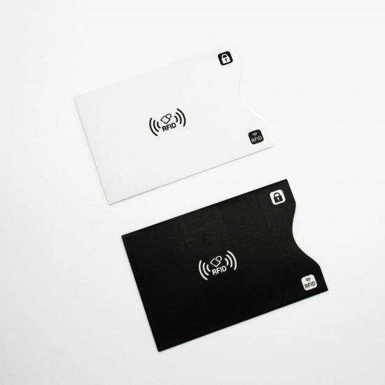 さまざまなカラーシールドがスマートカードを保護します